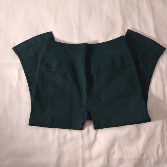 Lululemon in the flow Crop seamless yoga Leggings - Picture 8 of 9